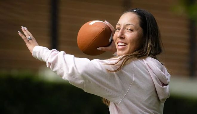 她在关键洞 她在关键洞